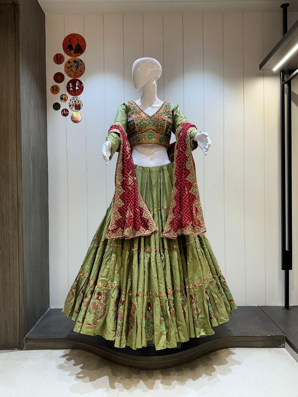 Pure Crape Lining In Skirt With Heavy Mirror Border Skirt With Handblock Print