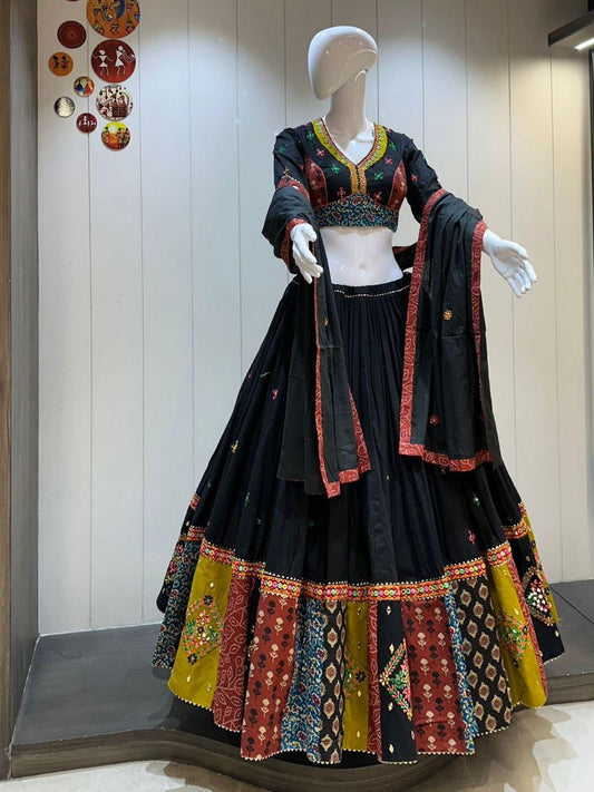 Cotton Print Base Choli For Navratri Patola Lehenga Festival Outfit Gamthi Work Garba Night