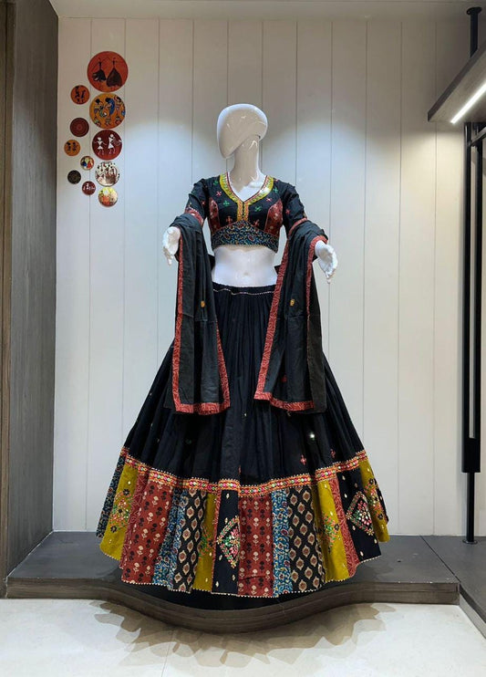 Cotton Print Base Choli For Navratri Patola Lehenga Festival Outfit Gamthi Work Garba Night