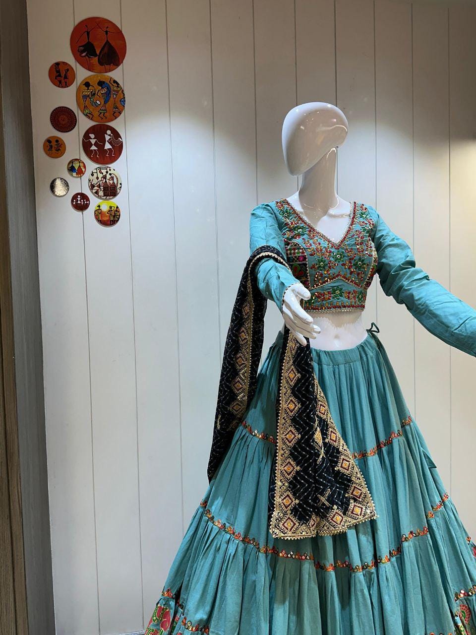 Pure Crape Lining In Skirt With Heavy Mirror Border Skirt With Handblock Print