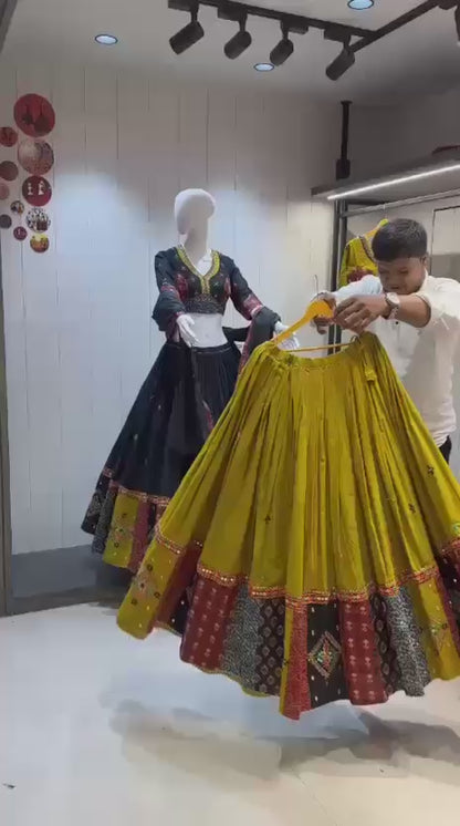 Cotton Print Base Choli For Navratri Patola Lehenga Festival Outfit Gamthi Work Garba Night